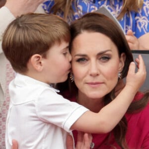 Catherine Kate Middleton, duchesse de Cambridge et le prince Louis - La famille royale regarde la grande parade qui clôture les festivités du jubilé de platine de la reine à Londres le 5 juin 2022. 