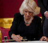 La reine consort Camilla Parker Bowles - Personnalités lors de la cérémonie du Conseil d'Accession au palais Saint-James à Londres, pour la proclamation du roi Charles III d'Angleterre. Le 10 septembre 2022
