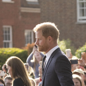 Le prince Harry, duc de Sussex, Meghan Markle, duchesse de Sussex devant le château de Windsor, suite au décès de la reine Elisabeth II d'Angleterre. Le 10 septembre 2022