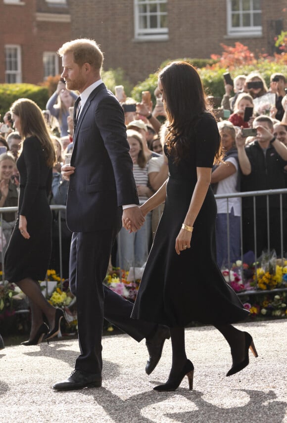 Le prince Harry, duc de Sussex, Meghan Markle, duchesse de Sussex devant le château de Windsor, suite au décès de la reine Elisabeth II d'Angleterre. Le 10 septembre 2022