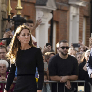 Le prince de Galles William, la princesse de Galles Kate Catherine Middleton, le prince Harry, duc de Sussex, Meghan Markle, duchesse de Sussex devant le château de Windsor, suite au décès de la reine Elisabeth II d'Angleterre. Le 10 septembre 2022