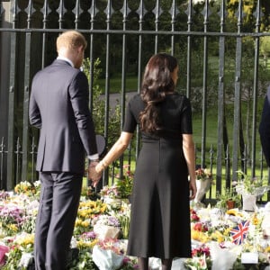 Le prince de Galles William, la princesse de Galles Kate Catherine Middleton, le prince Harry, duc de Sussex, Meghan Markle, duchesse de Sussex devant le château de Windsor, suite au décès de la reine Elisabeth II d'Angleterre. Le 10 septembre 2022