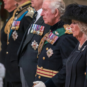 Le roi Charles III d'Angleterre, Camilla Parker Bowles, reine consort d'Angleterre, le prince Andrew, duc d'York, la princesse Anne, Tim Laurence, Sophie Rhys-Jones, duchesse de Wessex, le prince Edward, comte de Wessex - Prière pour le décès de la reine Elisabeth II en la cathédrale St Giles d'Édimbourg, Royaume Uni, le 12 septembre 2022.