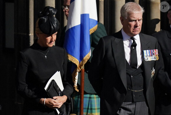 Sophie Rhys-Jones, duchesse de Wessex et le prince Andrew, duc d'York - Procession du cercueil de la reine Elisabeth II du palais de Holyroodhouse à la cathédrale St Giles d'Édimbourg, Royaume Uni, le 12 septembre 2022.