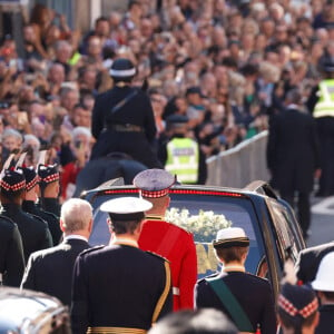 Le roi Charles III d'Angleterre, la princesse Anne, le prince Andrew, duc d'York, et le prince Edward, comte de Wessex - Procession du cercueil de la reine Elisabeth II du palais de Holyroodhouse à la cathédrale St Giles d'Édimbourg, Royaume Uni, le 12 septembre 2022.