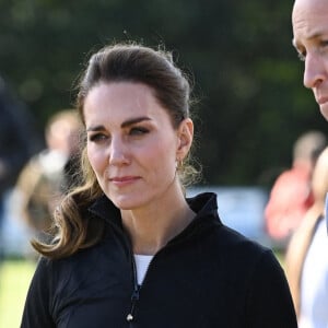 Le prince William, duc de Cambridge, et Catherine (Kate) Middleton, duchesse de Cambridge, visitent le clud de Rugby, City of Derry R.F.C. à Londonderry, Royaume Uni, le 29 septembre 2021. 