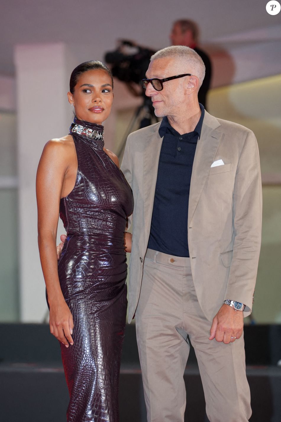 Tina Kunakey et son mari Vincent Cassel à la projection du film Athena ...