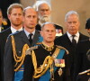 Meghan Markle, le prince Harry, le prince William et la princesse Anne - Procession organisée en l'honneur d'Elizabeth II, déplacée du palais de Buckingham jusqu'à Westminster Hall.