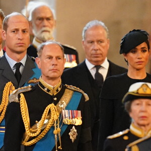 Meghan Markle, le prince Harry, le prince William et la princesse Anne - Procession organisée en l'honneur d'Elizabeth II, déplacée du palais de Buckingham jusqu'à Westminster Hall.