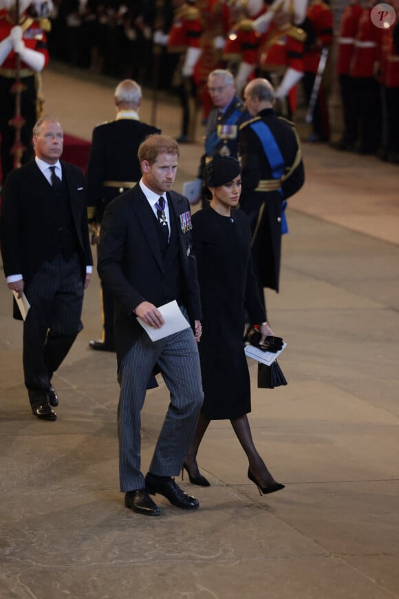 Le prince Harry, duc de Sussex, le prince Andrew, duc d'York, Meghan Markle, duchesse de Sussex - Intérieur - Procession cérémonielle du cercueil de la reine Elisabeth II du palais de Buckingham à Westminster Hall à Londres. Le 14 septembre 2022
