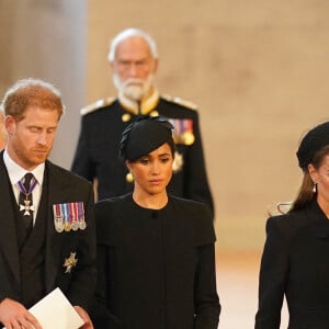 Le prince Harry, duc de Sussex, Meghan Markle, duchesse de Sussex, le prince de Galles William, Kate Catherine Middleton, princesse de Galles - Intérieur - Procession cérémonielle du cercueil de la reine Elisabeth II du palais de Buckingham à Westminster Hall à Londres. Le 14 septembre 2022