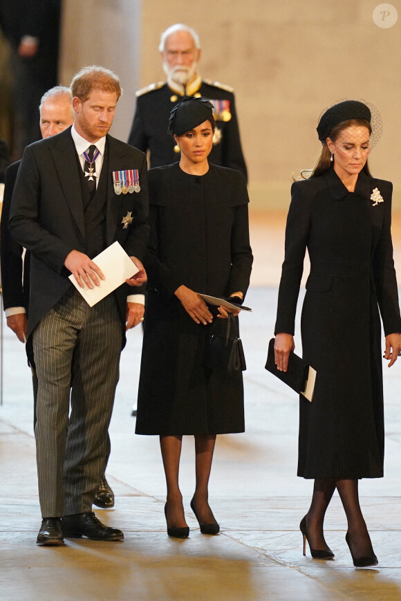 Le duc et la duchesse de Sussex, le prince Harry et Meghan Markle, Kate Middleton, la princesse de Galles, arrivent devant le cercueil d'Elizabeth II @ Jacob King/PA Wire