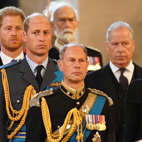 Le duc et la duchesse de Sussex, le prince Harry et Meghan Markle, le prince William et Meghan Markle, la comtesse Sophie et le Prince Edward arrivent devant le cercueil d'Elizabeth II @ Jacob King/PA Wire