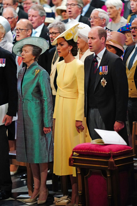 La princesse Anne d'Angleterre, Catherine Kate Middleton, duchesse de Cambridge, le prince William, duc de Cambridge - Les membres de la famille royale et les invités lors de la messe célébrée à la cathédrale Saint-Paul de Londres. Londres, le 3 juin 2022.