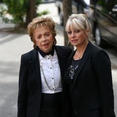 Marthe Mercadier et sa fille Véronique lors des obsèques de Pierre Mondy en 2012
