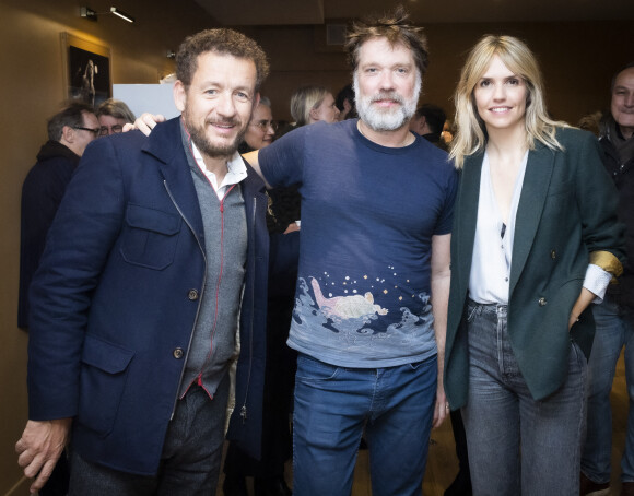 Dany Boon avec sa compagne Laurence Arné et Rufus Wainwright - Backstage du concert du chanteur et pianiste américano-canadien Rufus Wainwrigh au Grand Rex à Paris en pleine tournée européenne pour son nouvel album "Unfollow the Rules" le 30 mars 2022. © Jack Tribeca / Bestimage 