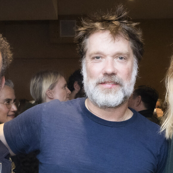 Dany Boon avec sa compagne Laurence Arné et Rufus Wainwright - Backstage du concert du chanteur et pianiste américano-canadien Rufus Wainwrigh au Grand Rex à Paris en pleine tournée européenne pour son nouvel album "Unfollow the Rules" le 30 mars 2022. © Jack Tribeca / Bestimage 