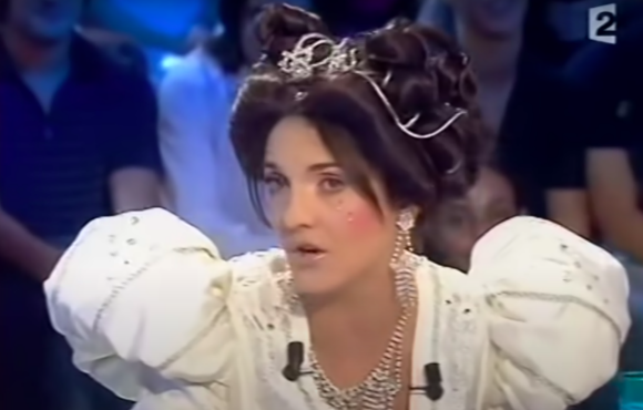 Capture de l'émission "On a tout essayé", Florence Foresti parodie Isabelle Adjani