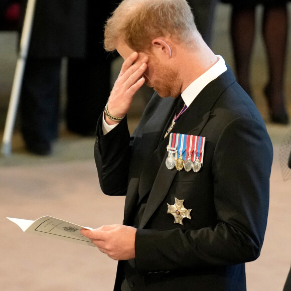 Le prince Harry, duc de Sussex, Meghan Markle, duchesse de Sussex - Intérieur - Procession cérémonielle du cercueil de la reine Elisabeth II du palais de Buckingham à Westminster Hall à Londres. Le 14 septembre 2022 