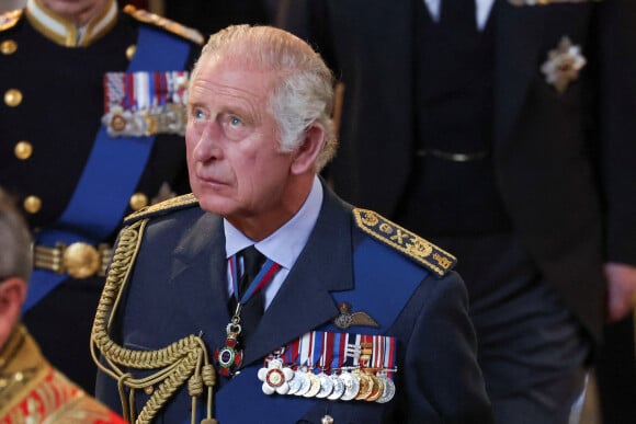 Le roi Charles III d'Angleterre - Intérieur - Procession cérémonielle du cercueil de la reine Elisabeth II du palais de Buckingham à Westminster Hall à Londres, où les Britanniques et les touristes du monde entier pourront lui rendre hommage jusqu'à ses obsèques prévues le 19 septembre 2022. Le 14 septembre 2022.