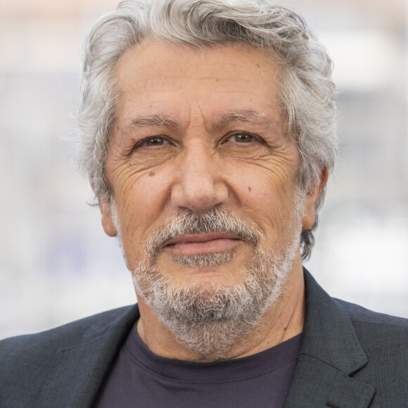 Alain Chabat - Photocall de "Fumer Fait Tousser (Smoking Causes Coughing)" lors du 75ème Festival International du Film de Cannes, le 21 mai 2022. © Cyril Moreau/Bestimage