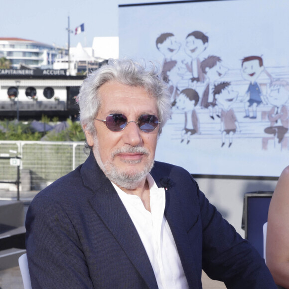 Alain Chabat - L'équipe du film "Le petit Nicolas : qu'est-ce qu'on attend pour être heureux" sur le plateau de l'émission "Spéciale Cannes", présentée par D.Burki et diffusée sur Culture Box. Le 20 mai 2022 © Jack Tribeca / Bestimage