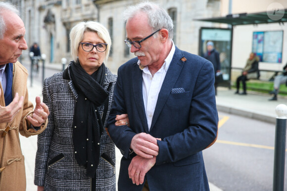 Les parents d'Alexia Daval, Isabelle et Jean Pierre Fouillot quittent le bureau du juge d'instruction après une confrontation avec Jonathann à Besançon le 7 décembre 2018.