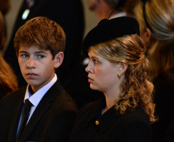 James Mountbatten-Windsor et Louise Mountbatten-Windsor - Procession cérémonielle du cercueil de la reine Elisabeth II du palais de Buckingham à Westminster Hall à Londres le 14 septembre 2022. © Photoshot / Panoramic / Bestimage  Camera Press Rota 04335368. James Viscount Severn Lady Louise Windsor at Westminster Hall for the lying in State of The Late HM Queen Elizabeth II, Credit:Mark Stewart / Avalon 