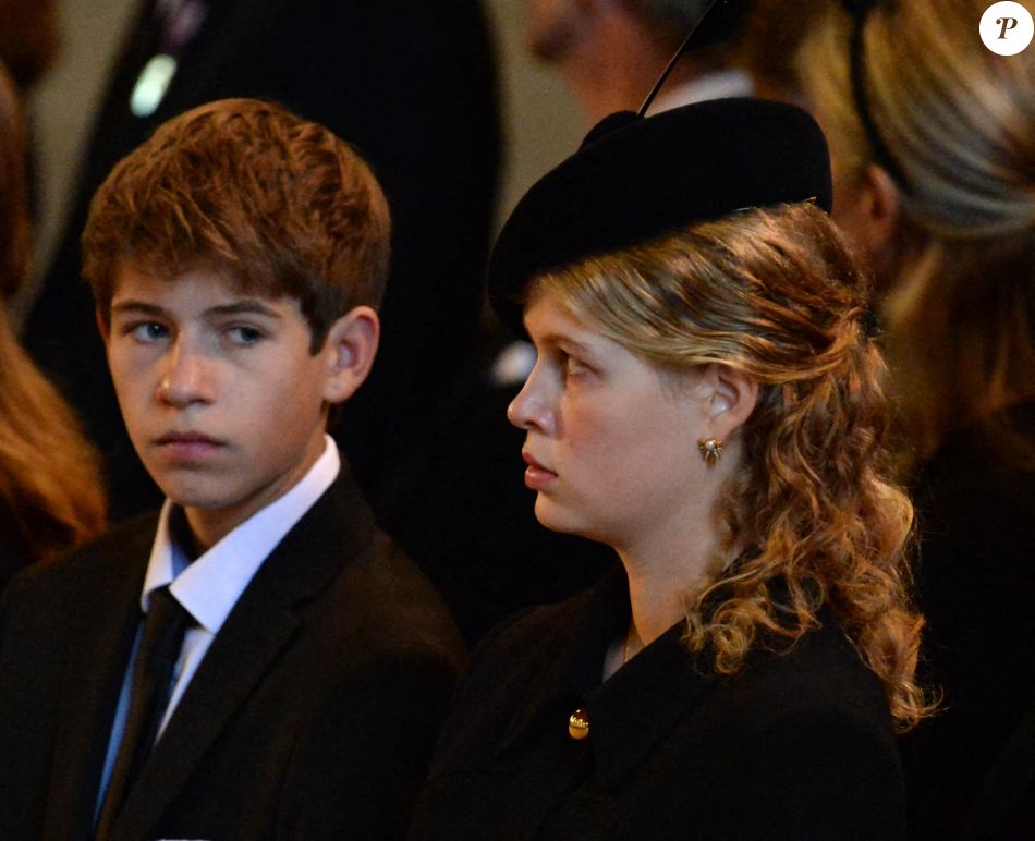 James Mountbatten Windsor Et Louise Mountbatten Windsor Procession Cérémonielle Du Cercueil De 