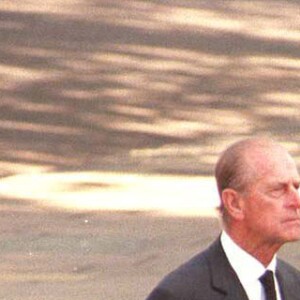 Les princes Philip, William, Earl Spencer, les princes Harry et Charles aux obsèques de Lady Diana le 5 septembre 1997 à Londres