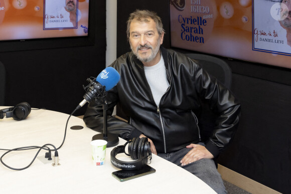 Daniel Lévi lors de l'enregistrement de l'émission "CS Cohen" sur Radio J à Paris. Le 28 février 2022. © Jack Tribeca / Bestimage