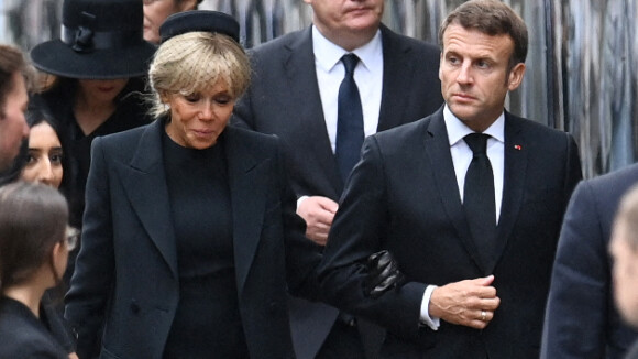 Funérailles d'Elizabeth II : Brigitte Macron, chapeau et voilette noire de circonstance, au bras d'Emmanuel