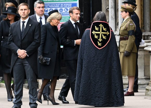Le président Emmanuel Macron et sa femme Brigitte - Arrivées au service funéraire à l'Abbaye de Westminster pour les funérailles d'Etat de la reine Elizabeth II d'Angleterre le 19 septembre 2022.