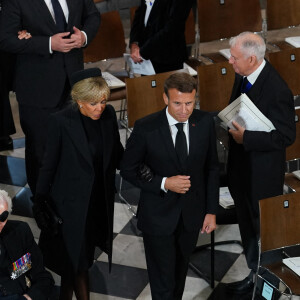Le président français Emmanuel Macron et sa femme Brigitte - Service funéraire à l'Abbaye de Westminster pour les funérailles d'Etat de la reine Elizabeth II d'Angleterre. Le 19 septembre 2022 © Gareth Fuller / PA via Bestimage 2.
