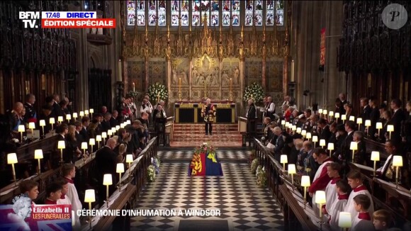 L'ultime adieu à la reine Elizabeth II, ce lundi 19 septembre 2022. Son cercueil s'enfonce dans le caveau des Windsor