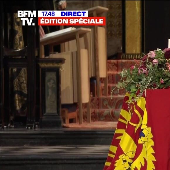 L'ultime adieu à la reine Elizabeth II, ce lundi 19 septembre 2022. Son cercueil s'enfonce dans le caveau des Windsor