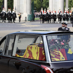 Illustration cercueil - Procession du cercueil de la reine Elizabeth II d'Angleterre de l'Abbaye de Westminster à Wellington Arch à Hyde Park Corner. Le 19 septembre 2022