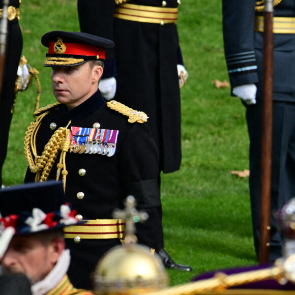 Le roi Charles III d'Angleterre, la princesse Anne - Procession du cercueil de la reine Elizabeth II d'Angleterre de l'Abbaye de Westminster à Wellington Arch à Hyde Park Corner