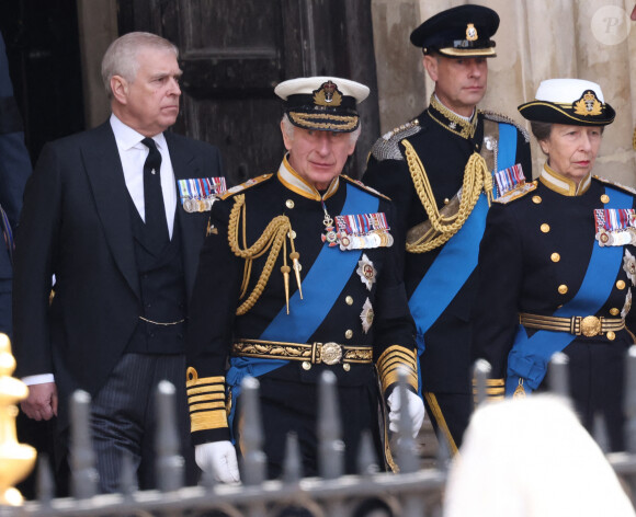 Le prince Andrew, duc d'York, le roi Charles III d'Angleterre, la princesse Anne, le prince Edward, comte de Wessex - Sorties du service funéraire à l'Abbaye de Westminster pour les funérailles d'Etat de la reine Elizabeth II d'Angleterre le 19 septembre 2022.