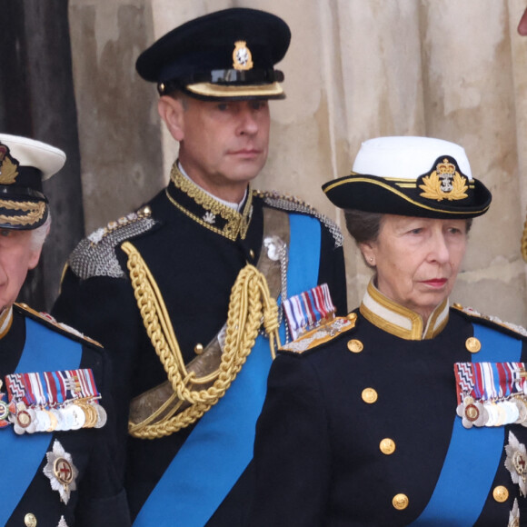 Le prince Andrew, duc d'York, le roi Charles III d'Angleterre, la princesse Anne, le prince Edward, comte de Wessex - Sorties du service funéraire à l'Abbaye de Westminster pour les funérailles d'Etat de la reine Elizabeth II d'Angleterre le 19 septembre 2022.