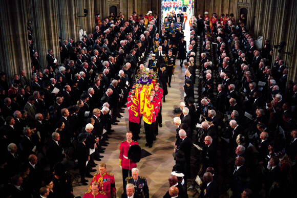 Cérémonie funèbre en La Chapelle Saint-Georges en présence des 15 Premiers ministres des royaumes qui ont exercé pendant les 70 ans de règne de la reine Elizabeth II d'Angleterre. Le cercueil sera descendu dans la crypte royale de la Chapelle Saint-Georges où elle reposera au côté de son époux le prince Philip, décédé le 9 avril 2021. Une cérémonie privée d'inhumation se tiendra au Mémorial du roi George VI. Windsor, le 19 septembre 2022. © Ben Birchall / Bestimage