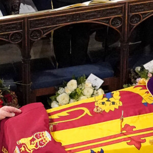 Le roi Charles III d'Angleterre - Cérémonie funèbre en La Chapelle Saint-Georges en présence des 15 Premiers ministres des royaumes qui ont exercé pendant les 70 ans de règne de la reine Elizabeth II d'Angleterre. Le cercueil sera descendu dans la crypte royale de la Chapelle Saint-Georges où elle reposera au côté de son époux le prince Philip, décédé le 9 avril 2021. Une cérémonie privée d'inhumation se tiendra au Mémorial du roi George VI. Windsor, le 19 septembre 2022. © Victoria Jones / Bestimage