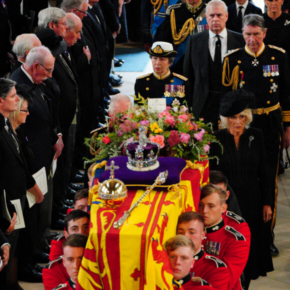 Cérémonie funèbre en La Chapelle Saint-Georges en présence des 15 Premiers ministres des royaumes qui ont exercé pendant les 70 ans de règne de la reine Elizabeth II d'Angleterre. Le cercueil sera descendu dans la crypte royale de la Chapelle Saint-Georges où elle reposera au côté de son époux le prince Philip, décédé le 9 avril 2021. Une cérémonie privée d'inhumation se tiendra au Mémorial du roi George VI. Windsor, le 19 septembre 2022. © Ben Birchall / Bestimage