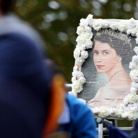 Elizabeth II inhumée dans l'intimité familiale à Windsor, point final des funérailles "du siècle"