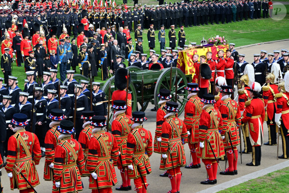 Illustration cercueil - Procession du cercueil de la reine Elizabeth II d'Angleterre de l'Abbaye de Westminster à Wellington Arch à Hyde Park Corner. Le 19 septembre 2022 