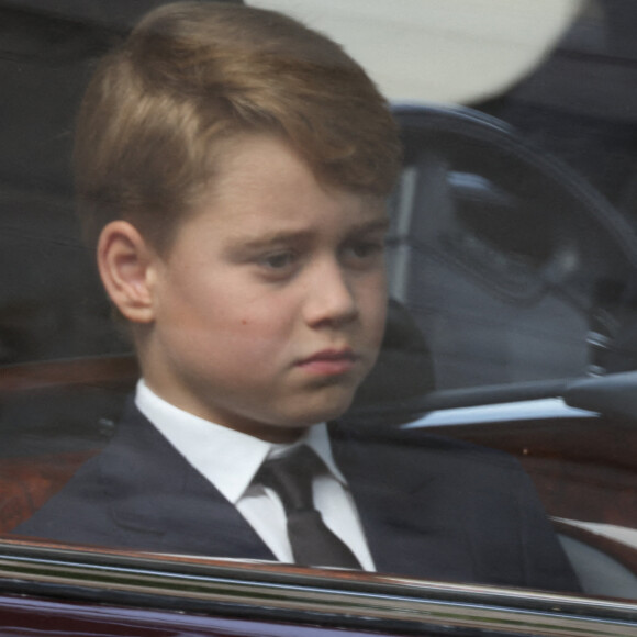Le prince George de Galles - Procession du cercueil de la reine Elizabeth II d'Angleterre de l'Abbaye de Westminster à Wellington Arch à Hyde Park Corner 