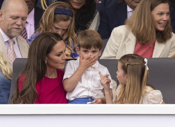 Catherine (Kate) Middleton, duchesse de Cambridge, Le prince Louis de Cambridge, La princesse Charlotte de Cambridge, Mike Tindall, sa fille Mia Grace - Jubilé de platine de la reine Elisabeth II d'Angleterre à Bukingham Palace à Londres, le 5 juin 2022.