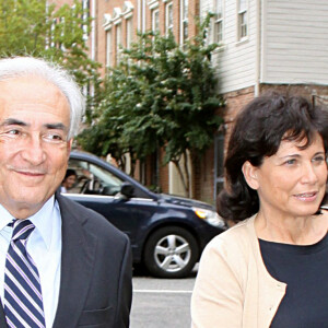 Dominique Strauss-Kahn retour à sa maison de Washington avec sa femme Anne Sinclair.