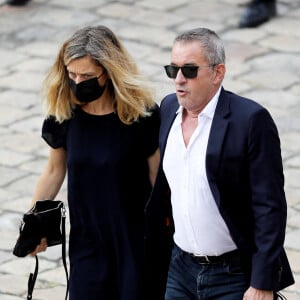 Christophe Dechavanne et sa compagne Elena Foïs lors de la cérémonie d'hommage national à Jean-Paul Belmondo à l'Hôtel des Invalides à Paris, France, le 9 septembre 2021. © Dominique Jacovides/Bestimage.