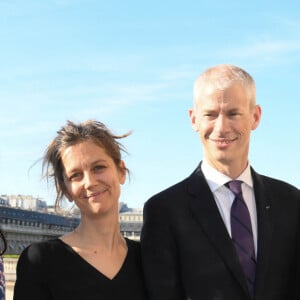 Christophe Dechavanne avec ses filles Pauline et Ninon, sa compagne Elena Foïs et Franck Riester - Christophe Dechavanne reçoit le grade d'Officier des Arts et des Lettres au Ministère de la Culture à Paris le 15 mai 2019. © Coadic Guirec / Bestimage 